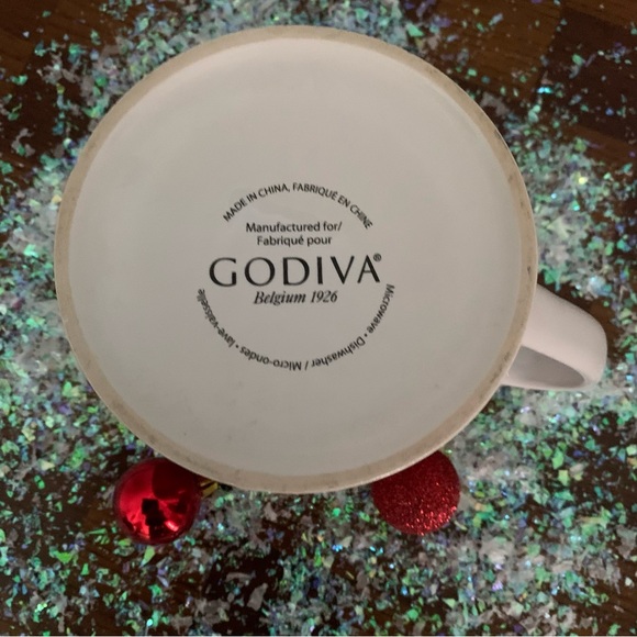 Large Christmas Godiva Mug - Picture 3 of 4